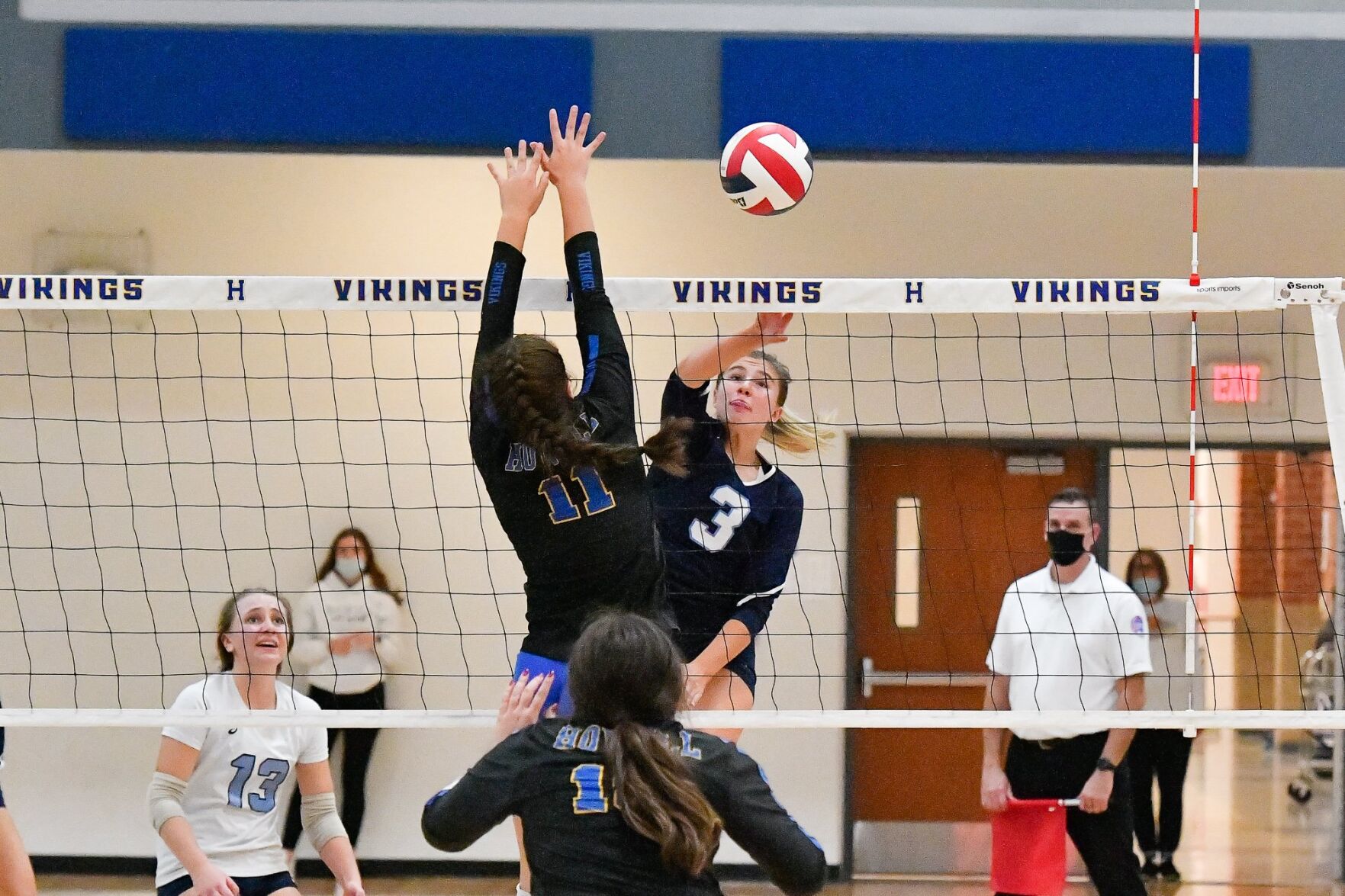 10/31/20 - Girls Volleyball - C5 quarter - Francis Howell vs St. Dominic